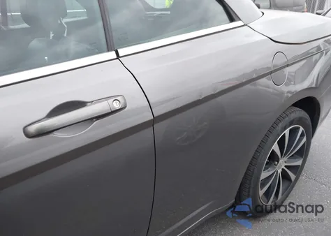 2011 Chrysler 200 S z USA, uszkodzony, nr VIN 1C3BC8EG6BN611360